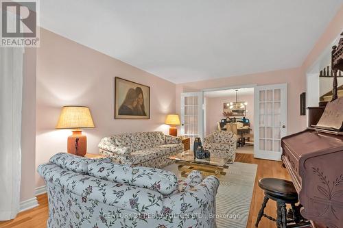 19 Landmark Court, Markham (Unionville), ON - Indoor Photo Showing Living Room