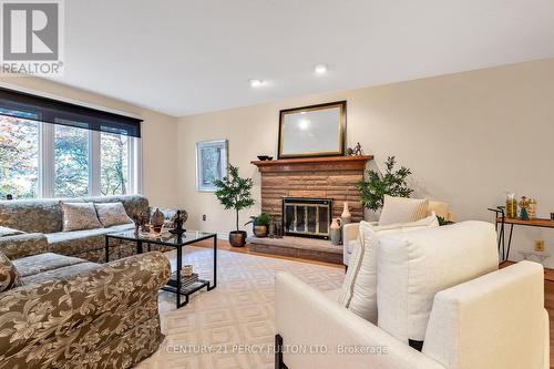 19 Landmark Court, Markham (Unionville), ON - Indoor Photo Showing Living Room With Fireplace