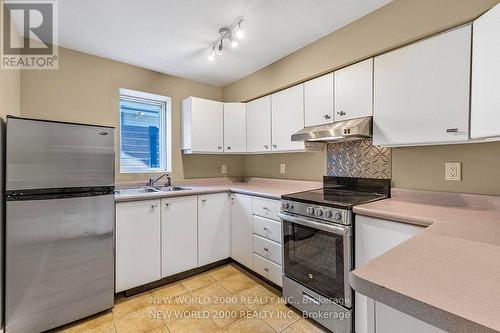 245 Lakeland Crescent, Richmond Hill, ON - Indoor Photo Showing Kitchen With Double Sink