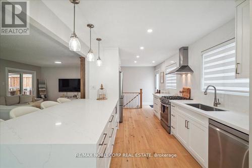 180 Mason Avenue, Bradford West Gwillimbury, ON - Indoor Photo Showing Kitchen With Upgraded Kitchen