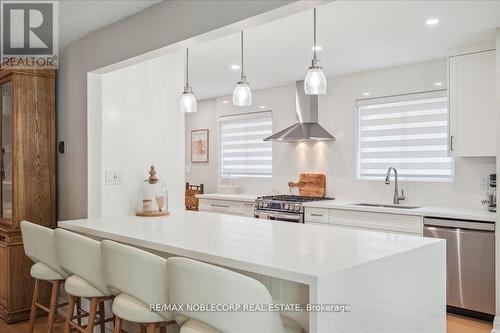 180 Mason Avenue, Bradford West Gwillimbury, ON - Indoor Photo Showing Kitchen With Upgraded Kitchen