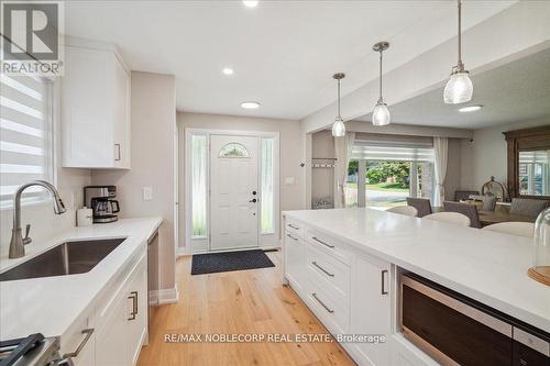 180 Mason Avenue, Bradford West Gwillimbury, ON - Indoor Photo Showing Kitchen