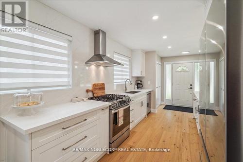 180 Mason Avenue, Bradford West Gwillimbury, ON - Indoor Photo Showing Kitchen With Upgraded Kitchen