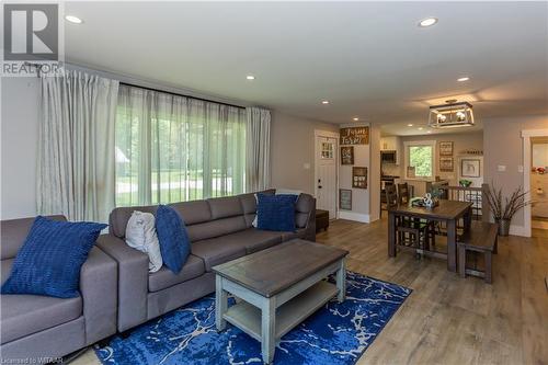 30 Norfolk Street, Otterville, ON - Indoor Photo Showing Living Room