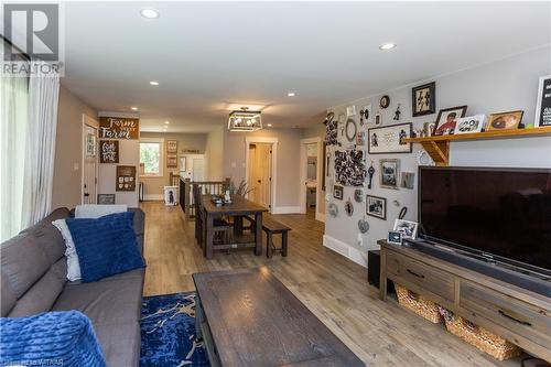 30 Norfolk Street, Otterville, ON - Indoor Photo Showing Living Room