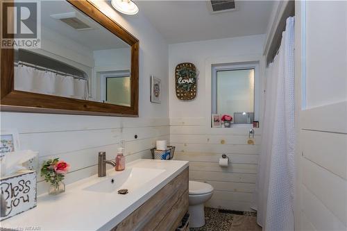 30 Norfolk Street, Otterville, ON - Indoor Photo Showing Bathroom