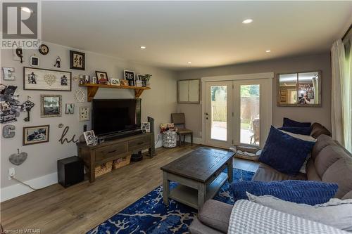 30 Norfolk Street, Otterville, ON - Indoor Photo Showing Living Room