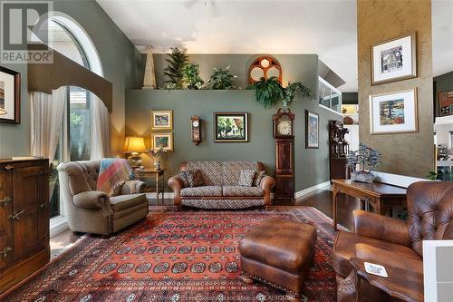 12246 Lessard, Tecumseh, ON - Indoor Photo Showing Living Room