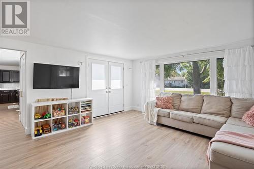 474 Simcoe, Amherstburg, ON - Indoor Photo Showing Living Room