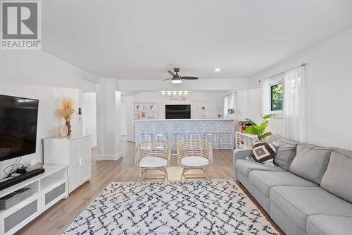 474 Simcoe, Amherstburg, ON - Indoor Photo Showing Living Room