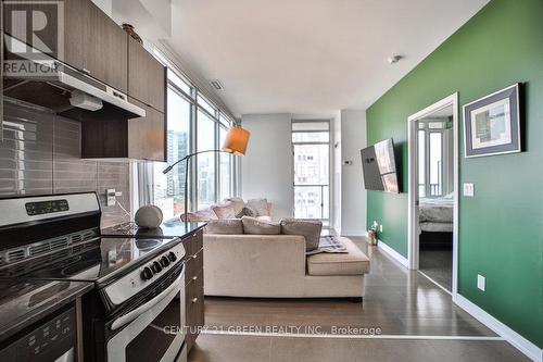 2404 - 170 Fort York Boulevard, Toronto, ON - Indoor Photo Showing Kitchen