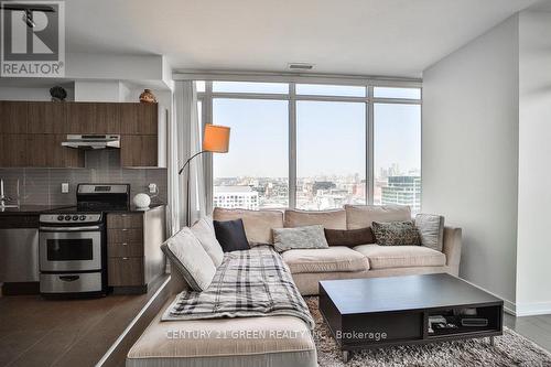 2404 - 170 Fort York Boulevard, Toronto, ON - Indoor Photo Showing Living Room