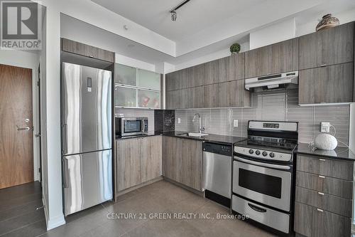 2404 - 170 Fort York Boulevard, Toronto, ON - Indoor Photo Showing Kitchen