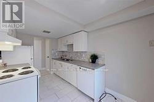 43 - 43 Taunton Road E, Oshawa, ON - Indoor Photo Showing Kitchen