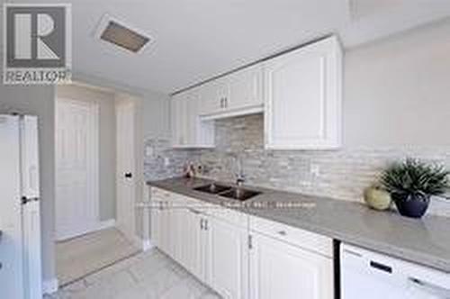 43 - 43 Taunton Road E, Oshawa (Centennial), ON - Indoor Photo Showing Kitchen