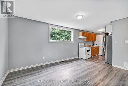 49 Victoria Street, Orillia, ON - Indoor Photo Showing Kitchen