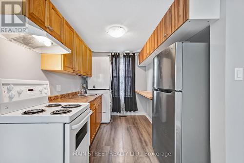 49 Victoria Street, Orillia, ON - Indoor Photo Showing Kitchen