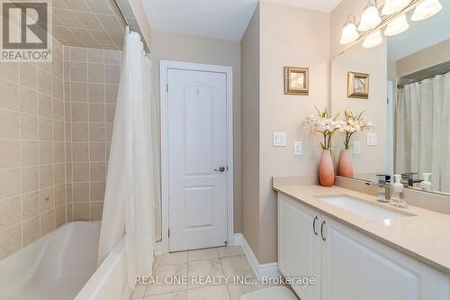 2395 Thruxton Drive, Oakville (Iroquois Ridge North), ON - Indoor Photo Showing Bathroom