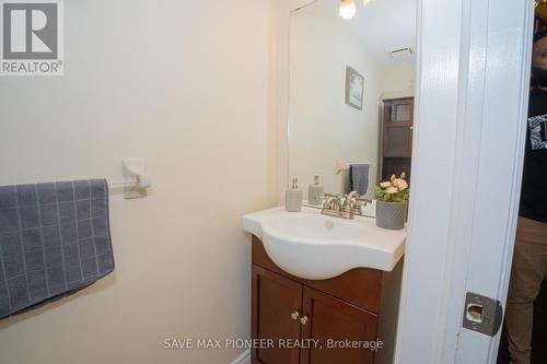 2 - 502 Barton Street, Hamilton (Stoney Creek), ON - Indoor Photo Showing Bathroom