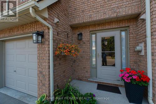 2 - 502 Barton Street, Hamilton (Stoney Creek), ON - Outdoor With Exterior