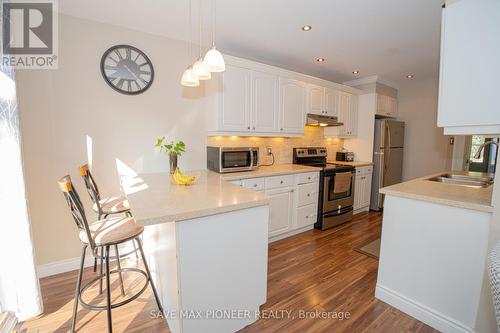 2 - 502 Barton Street, Hamilton (Stoney Creek), ON - Indoor Photo Showing Kitchen With Upgraded Kitchen