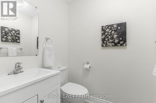 59 Edenrock Drive, Hamilton, ON - Indoor Photo Showing Bathroom