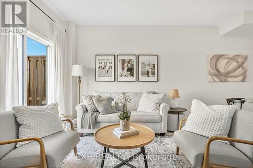 59 Edenrock Drive, Hamilton, ON - Indoor Photo Showing Living Room