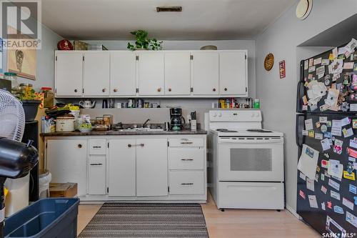 323 V Avenue S, Saskatoon, SK - Indoor Photo Showing Kitchen