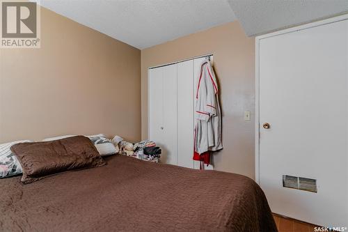 323 V Avenue S, Saskatoon, SK - Indoor Photo Showing Bedroom