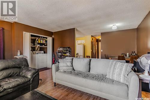 323 V Avenue S, Saskatoon, SK - Indoor Photo Showing Living Room