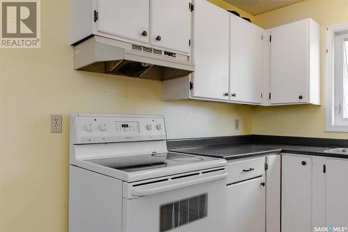 323 V Avenue S, Saskatoon, SK - Indoor Photo Showing Kitchen