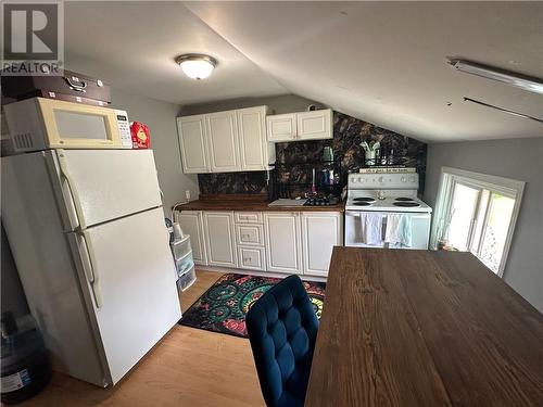 3432 Falconbridge Highway, Garson, ON - Indoor Photo Showing Kitchen