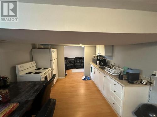 3432 Falconbridge Highway, Garson, ON - Indoor Photo Showing Kitchen