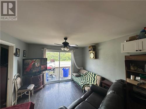 3432 Falconbridge Highway, Garson, ON - Indoor Photo Showing Living Room