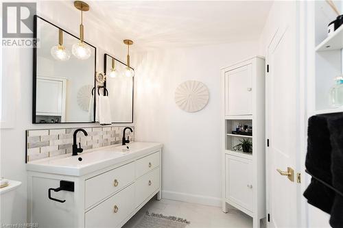 349 Third Avenue W, North Bay, ON - Indoor Photo Showing Bathroom