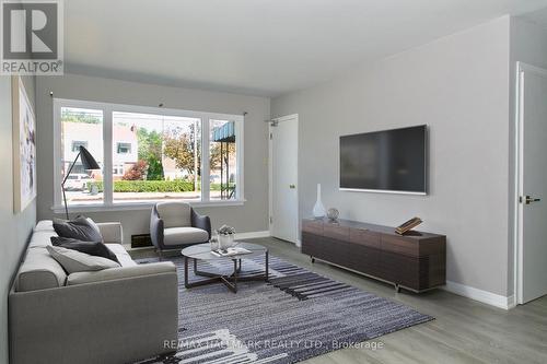 Main - 5245 Wyandotte Street E, Windsor, ON - Indoor Photo Showing Living Room