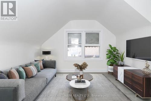 Upper - 5245 Wyandotte Street E, Windsor, ON - Indoor Photo Showing Living Room