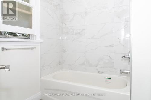 Upper - 5245 Wyandotte Street E, Windsor, ON - Indoor Photo Showing Bathroom