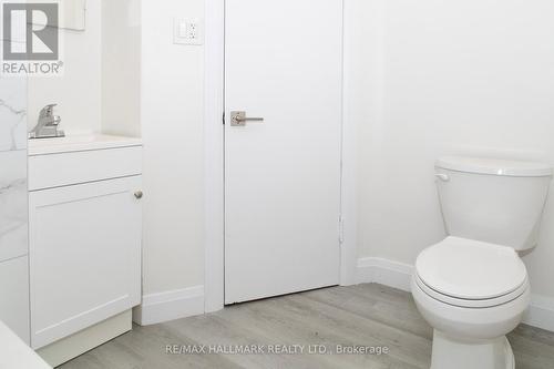 Upper - 5245 Wyandotte Street E, Windsor, ON - Indoor Photo Showing Bathroom