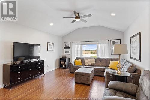 8812 Concession 8, Amherstburg, ON - Indoor Photo Showing Living Room