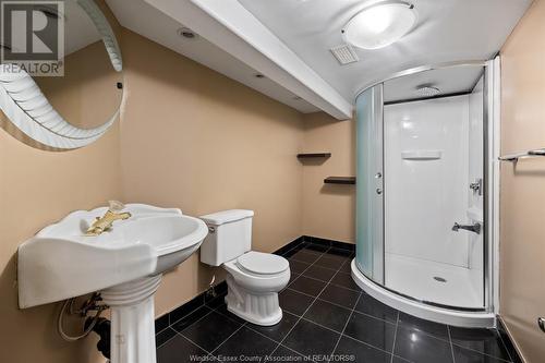 3660 Dougall Avenue, Windsor, ON - Indoor Photo Showing Bathroom