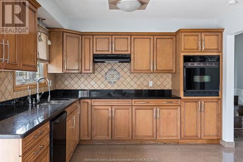 3660 Dougall Avenue, Windsor, ON - Indoor Photo Showing Kitchen