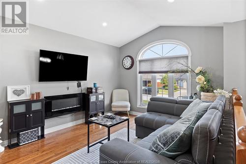 1035 Monarch Meadows, Lakeshore, ON - Indoor Photo Showing Living Room