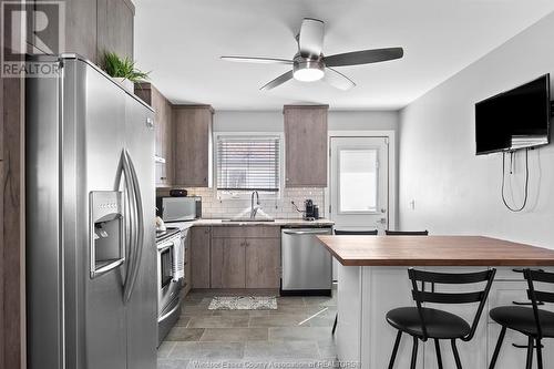 1035 Monarch Meadows, Lakeshore, ON - Indoor Photo Showing Kitchen With Upgraded Kitchen