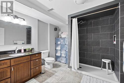 1035 Monarch Meadows, Lakeshore, ON - Indoor Photo Showing Bathroom