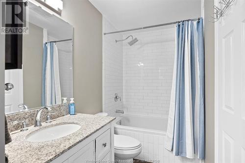 1035 Monarch Meadows, Lakeshore, ON - Indoor Photo Showing Bathroom