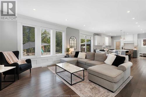 242 Meadowview Avenue, Amherstburg, ON - Indoor Photo Showing Living Room