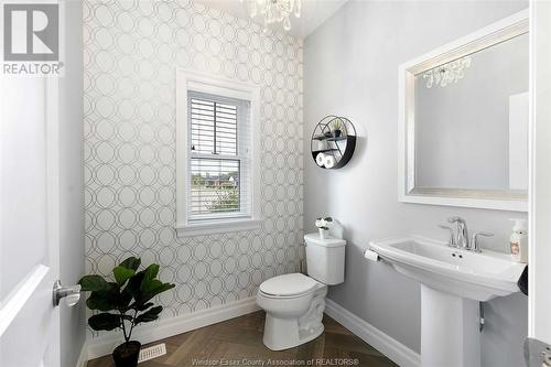 242 Meadowview Avenue, Amherstburg, ON - Indoor Photo Showing Bathroom