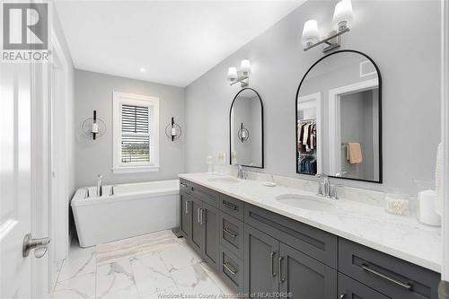 242 Meadowview Avenue, Amherstburg, ON - Indoor Photo Showing Bathroom