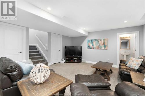 242 Meadowview Avenue, Amherstburg, ON - Indoor Photo Showing Living Room